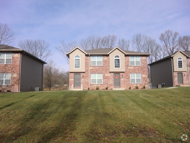 Building Photo - 1445 Village Circle Dr