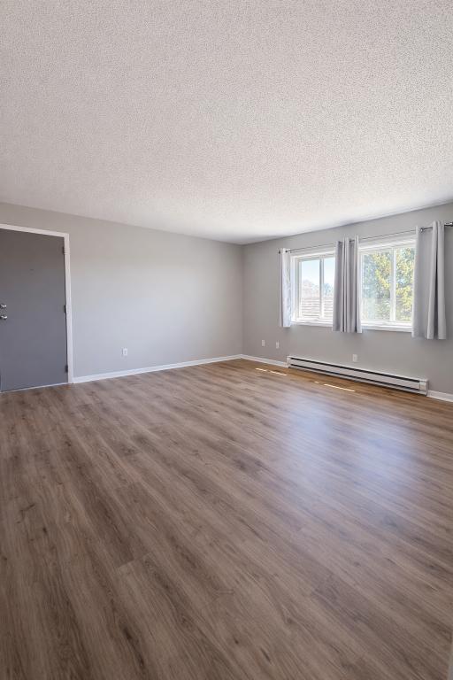 Building Photo - 1900 Apartment Dr