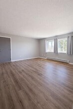 Building Photo - 1900 Apartment Dr