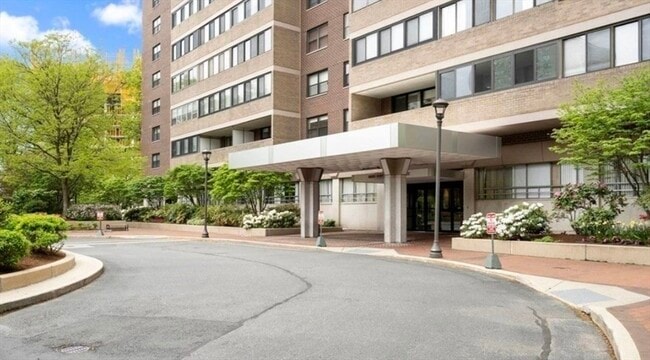 Foto del edificio - 2 Hawthorne Pl