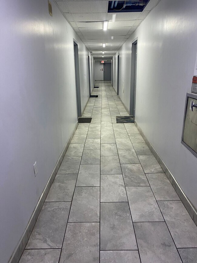 Foto del edificio - 1600 Park Cir