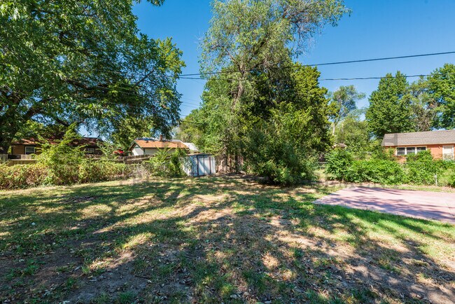 Building Photo - 841 S Lightner Dr
