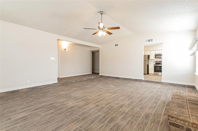 Foto del edificio - 2718 Holy Cross Ln