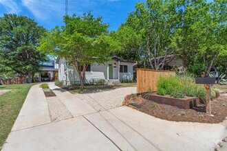 Building Photo - 1300 Perez St