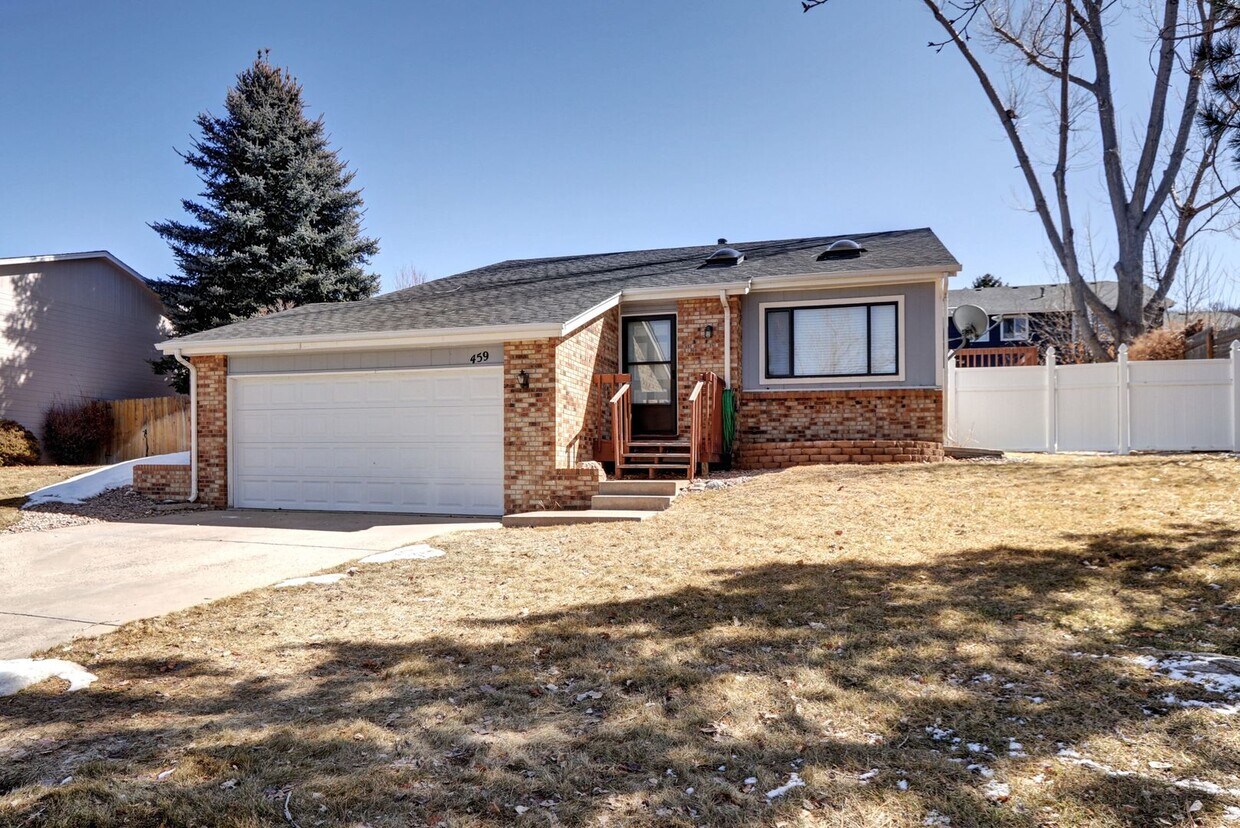 Primary Photo - Close to Downtown Castle Rock just over a ...
