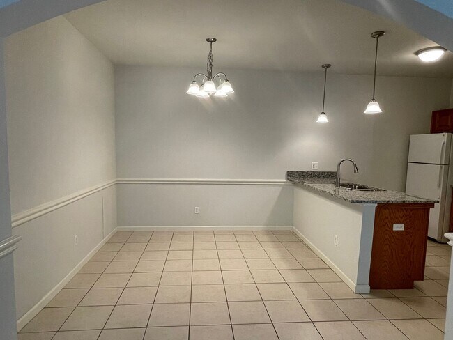 Foto del edificio - Shelby TWP 2-BR, 2-BA with Attached Garage, Lower Unit, Immediate Occupancy