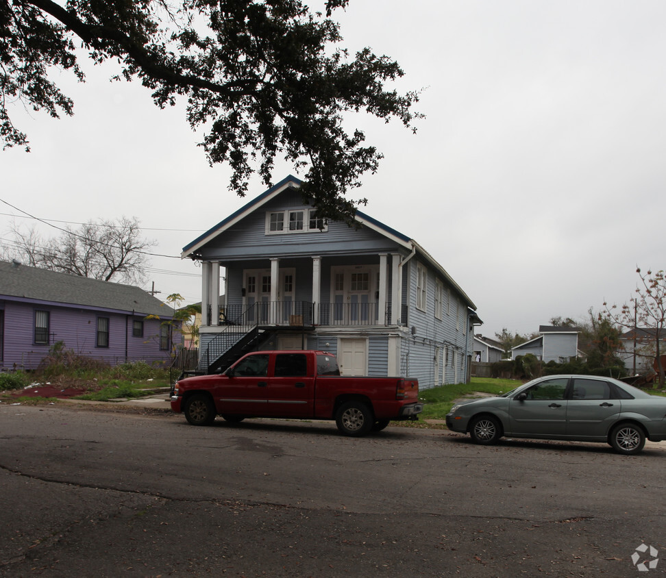 Primary Photo - 2617-2619 S Galvez St