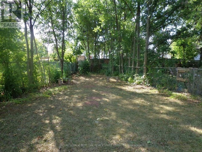 Building Photo - 32 Grimsby Ave