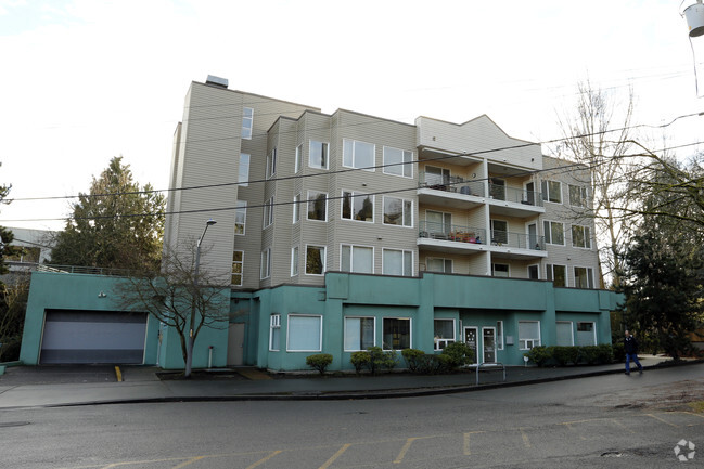 Building Photo - Blakely Place Condominiums