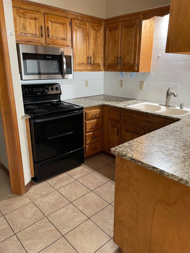 Kitchen - 15120 S Blackfeather Dr