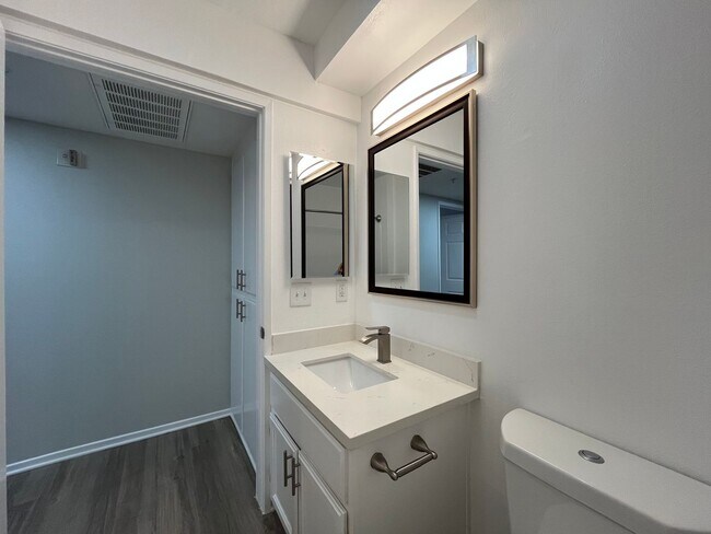 Interior Photo - 315 South Virgil Ave