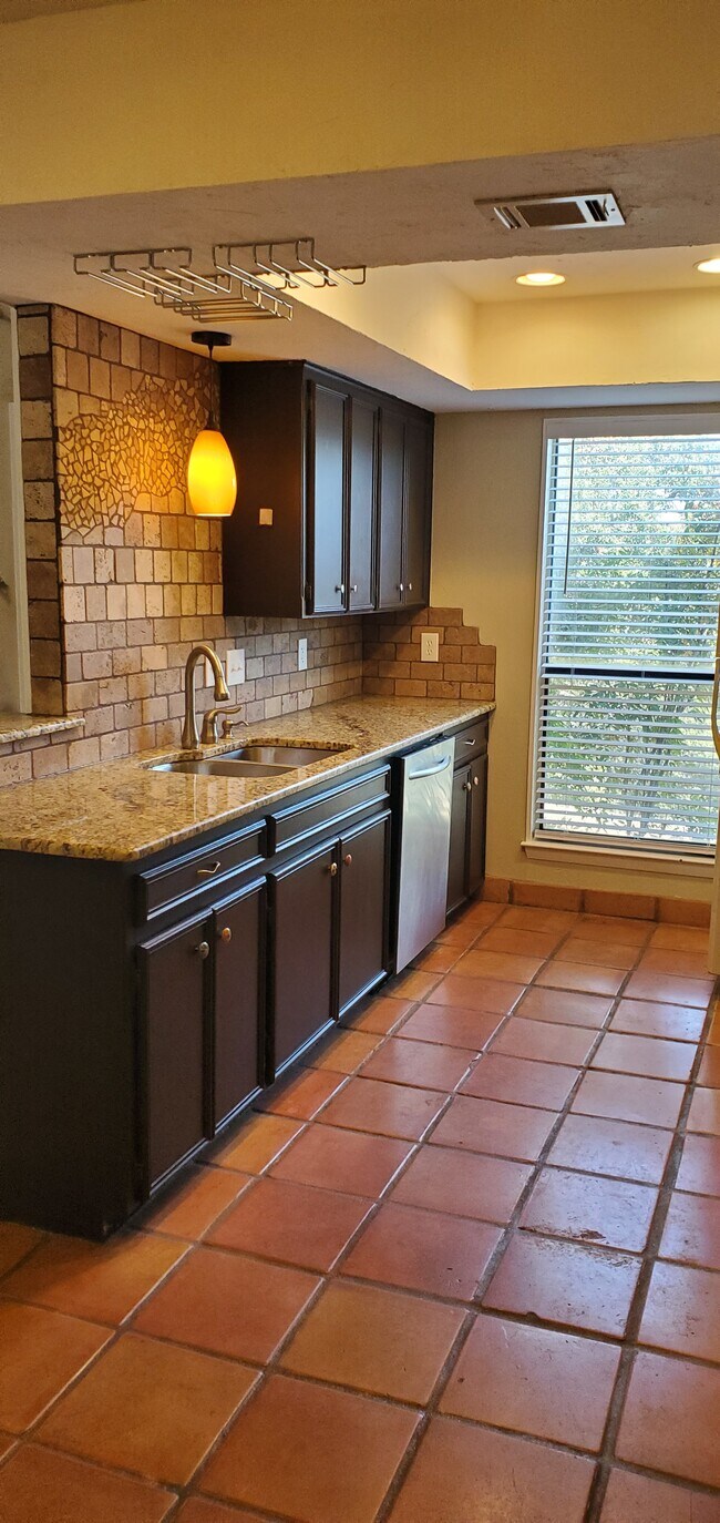 Building Photo - 6810 Raccoon Run