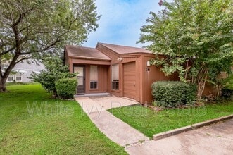 Building Photo - 76 Westwood Dr W