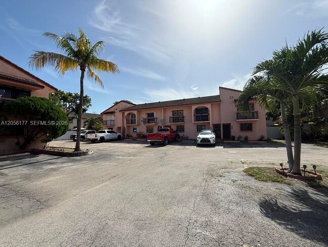 Building Photo - 2560 W 53rd St