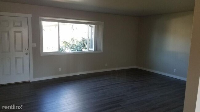 Building Photo - 2 br, 1 bath Apartment - 822 S Columbia St.