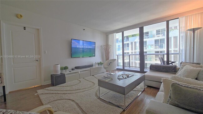 Foto del edificio - 9455 Collins Ave