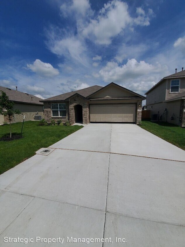 Foto principal - 4 br, 2 bath House - 13006 Scenic Ritter