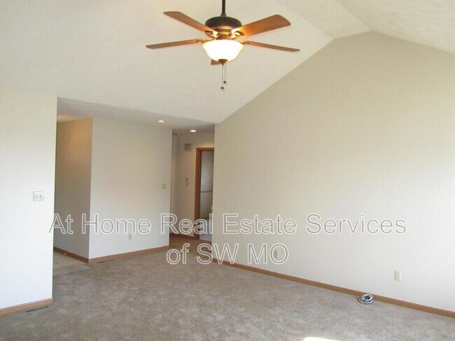 Foto del edificio - 3106 E Kingsley St