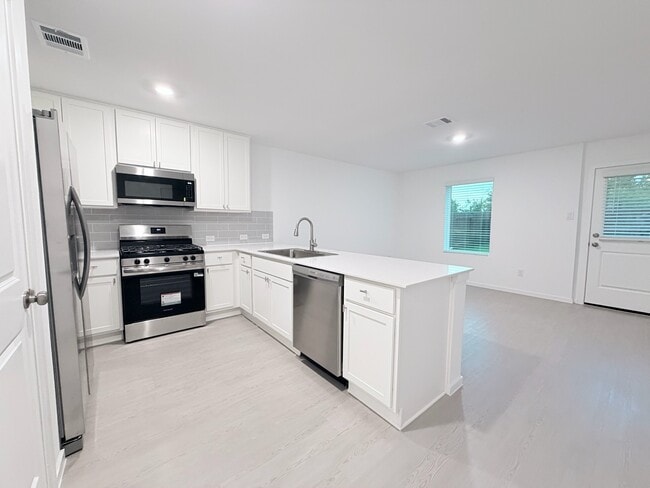 Building Photo - 945 Pertuso Ln