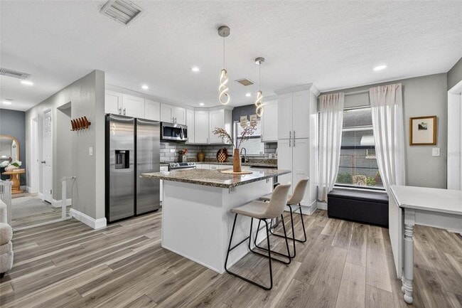 Building Photo - 6501 Livingston Ave N