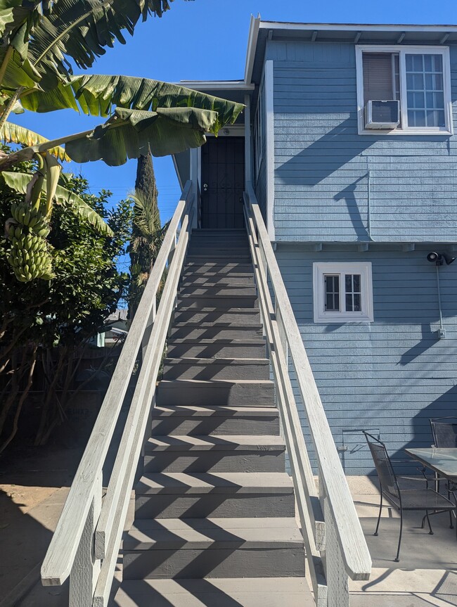 Stairs to front door - 821 Walnut Ave