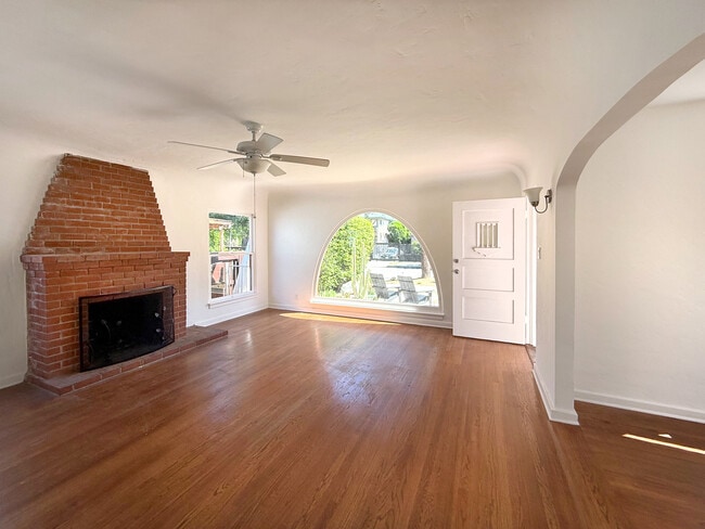 Building Photo - 3226 Glenhurst Ave