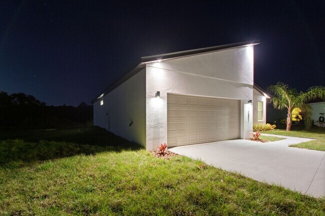 Building Photo - Deposit-Free! Modern, energy efficient hom...