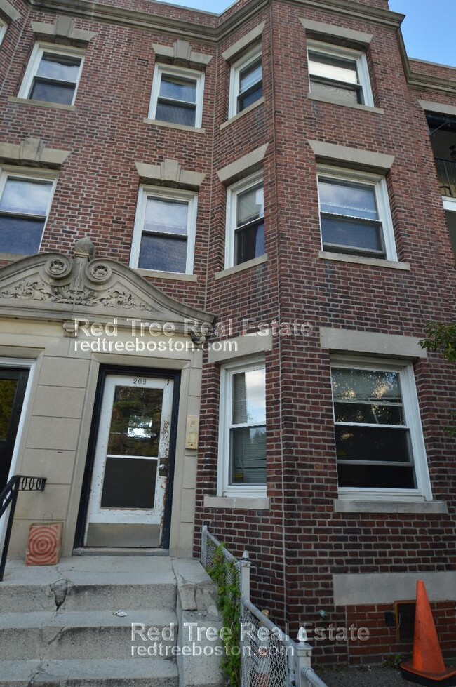 Foto del edificio - 209 Chestnut Hill Ave