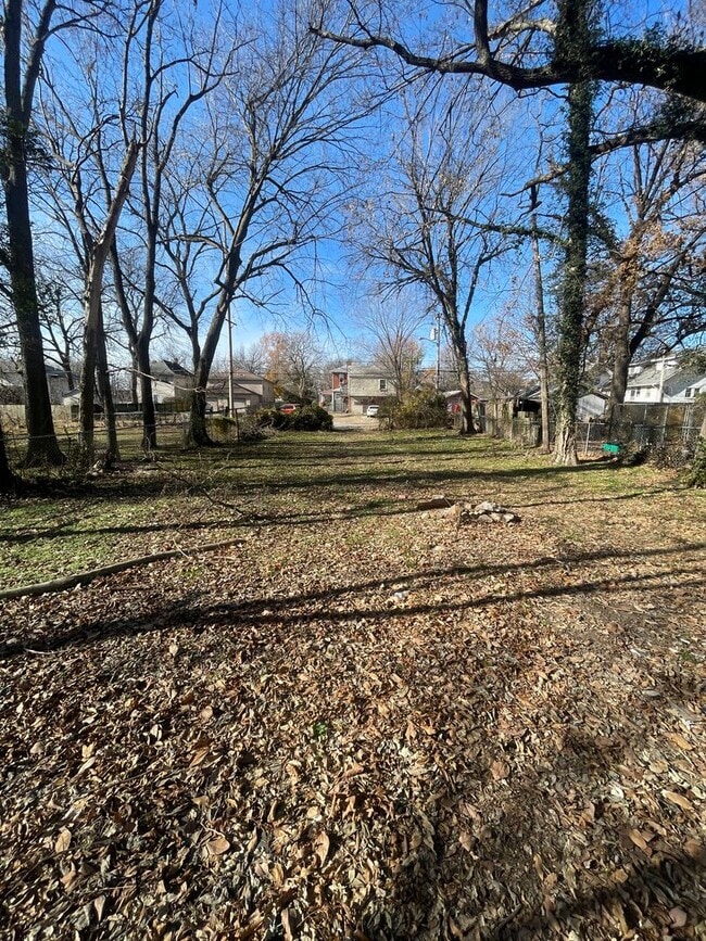 Building Photo - Remodeled 3 bedroom 2 full bath available now