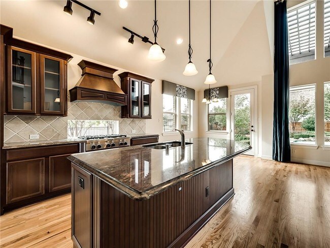 Foto del edificio - 15613 Sweetpine Ln