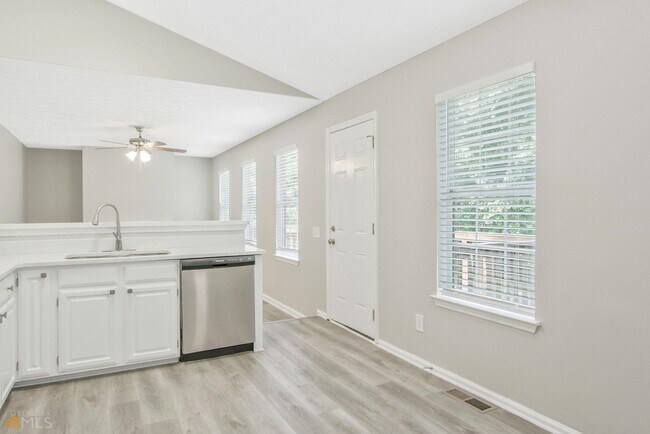 Foto del edificio - 5806 Bellingrath Way