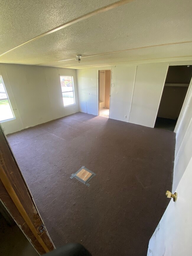 Building Photo - 100 Lunsford Cir