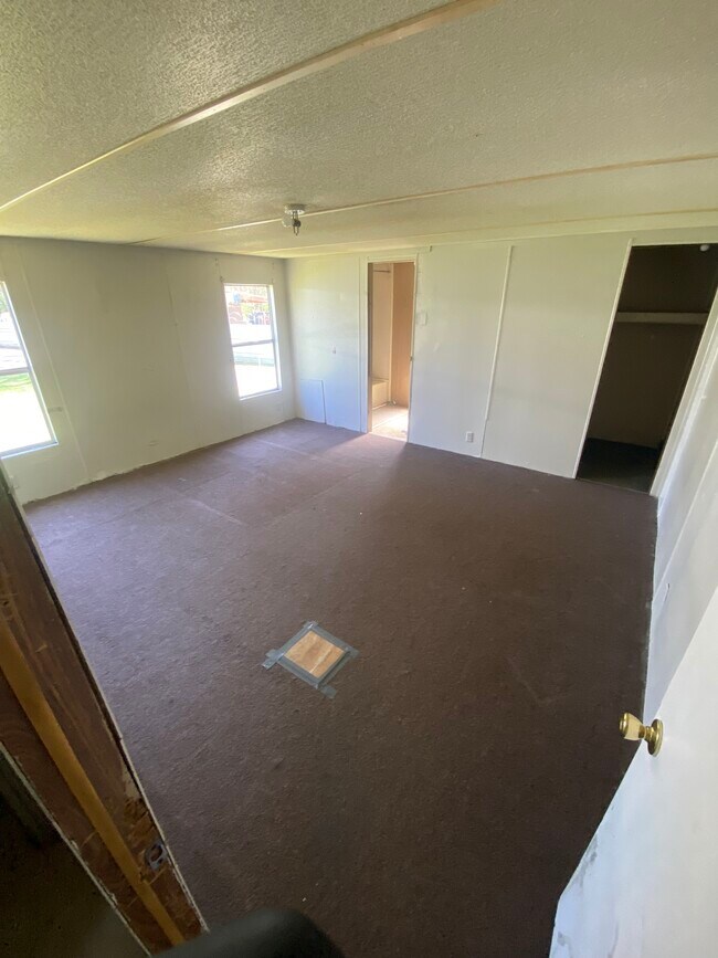 Foto del edificio - 100 Lunsford Cir