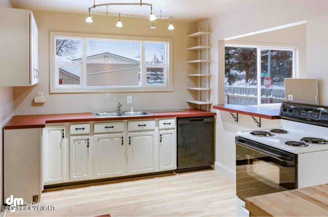 Foto del edificio - 2807 Turnagain St