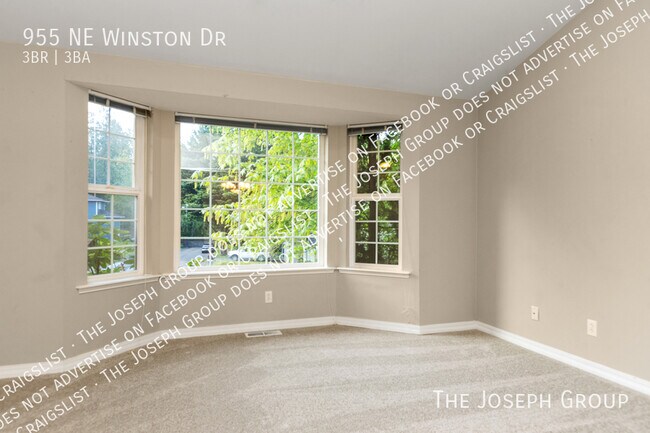 Foto del edificio - 955 NE Winston Dr