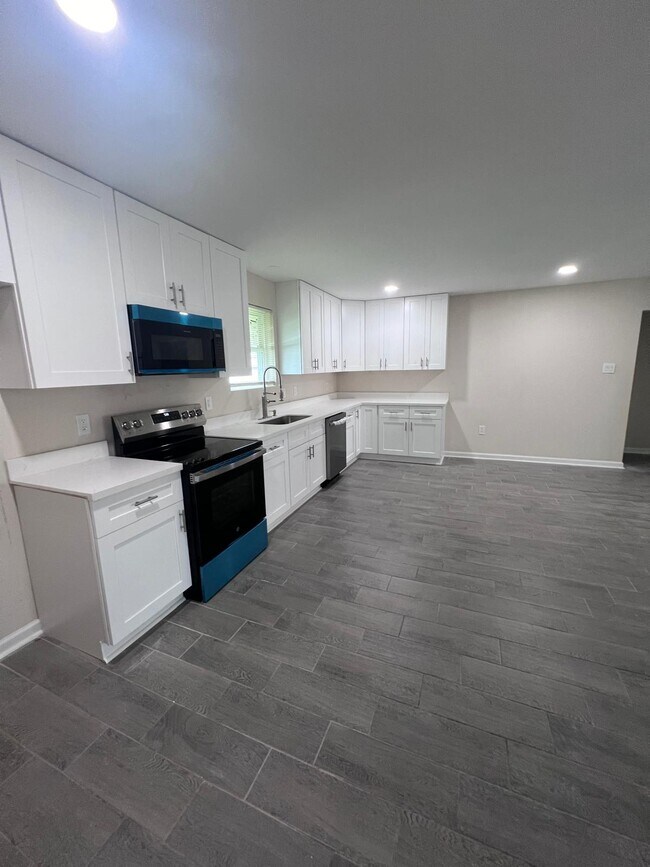 Foto del edificio - 3024 Decomine St