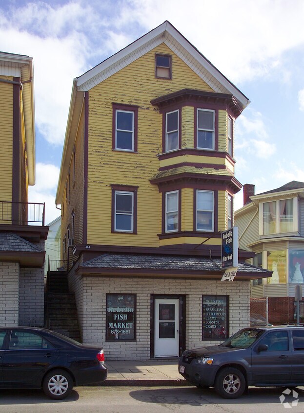 Building Photo - 446 S Main St