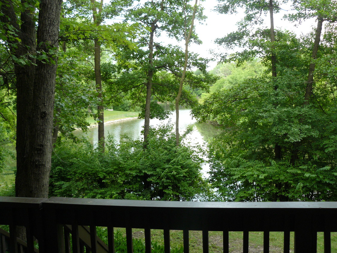 Primary Photo - 5515 Lakeside Dr