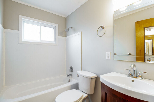 Building Photo - 3939 Mefford Ln