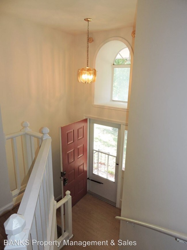 Building Photo - 6917 Runnymede Trl