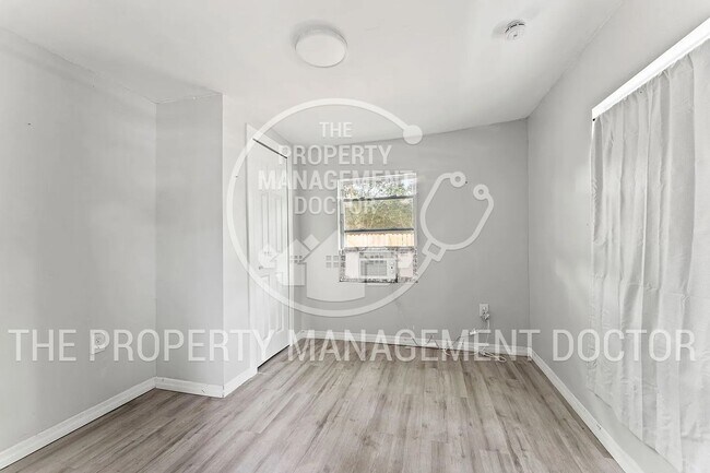 Foto del edificio - Welcome to 3/2 full renovated – Your Next Home Awaits in Jacksonville!