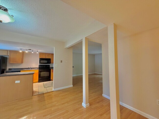 Building Photo - Modern 1/1 in Creeks Edge – First-Floor
