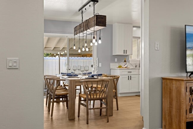 Building Photo - 1571 David Ave