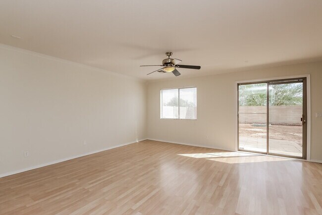 Foto del edificio - 15995 W Vogel Ave