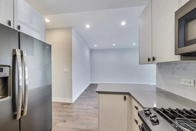 Building Photo - 2831 N Avers Ave