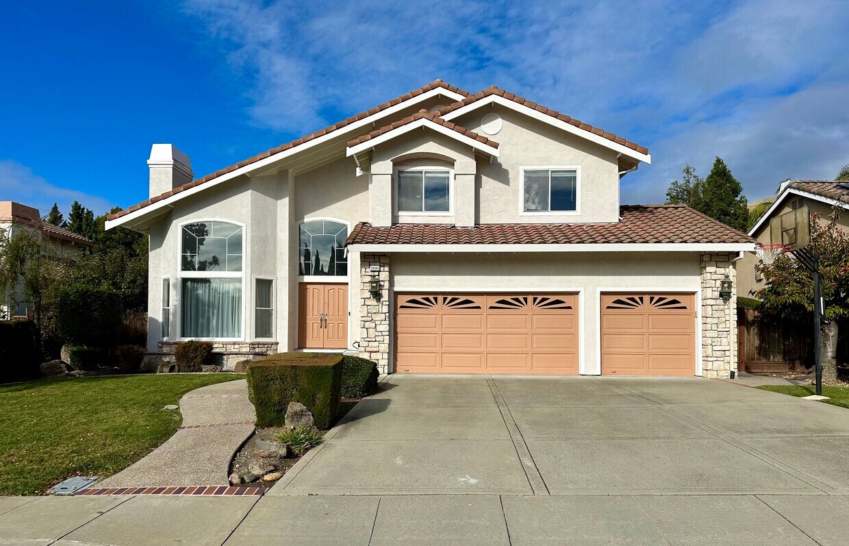 Foto principal - 39360 Canyon Heights Dr