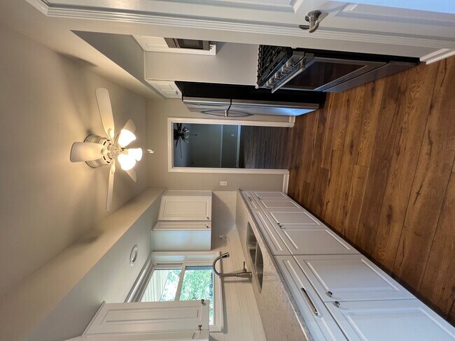 Building Photo - 1001 Barber Ln