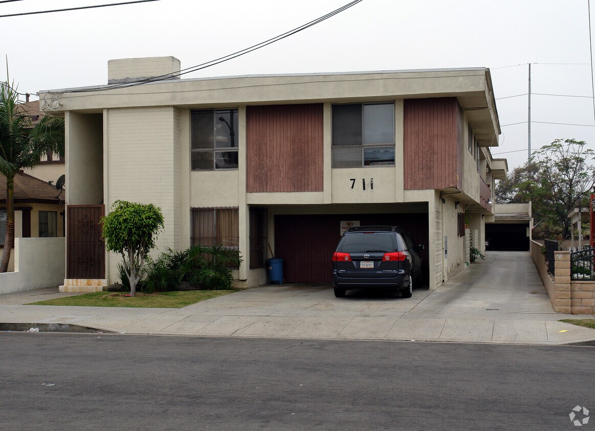 Primary Photo - 711 Fir Ave