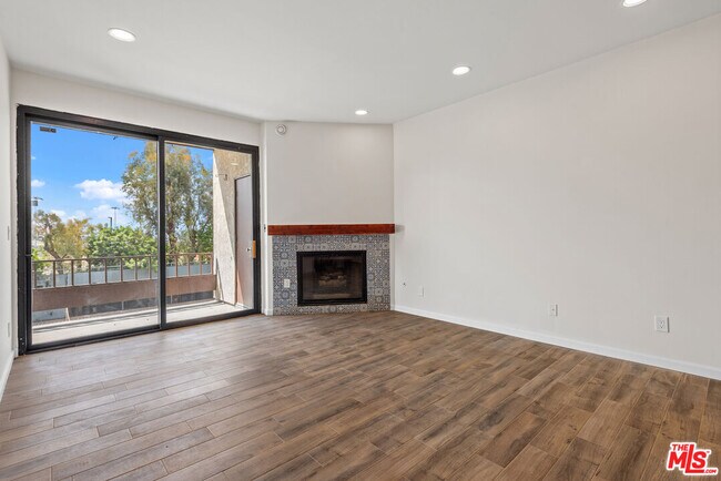 Foto del edificio - 8707 Falmouth Ave