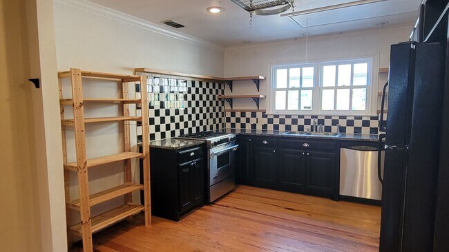 Foto del edificio - PRE -LEASING FOR AUGUST 1ST! Great College Rental! Beautiful Home Near Tech Campus!!